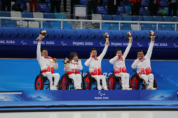 中国轮椅冰壶队成功卫冕 “我们四年的付出没有白费”